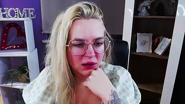 Zoey Erotic online show from February 4, 2026, 5:35 am