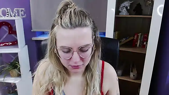 Zoey Erotic online show from March 3, 2026, 5:58 am