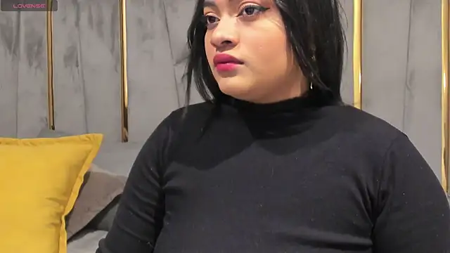 Snapshot of Sariitaa_ chatting on October 12, 2025, 11:44 am Sariitaa online show from October 12, 2025, 11:44 am