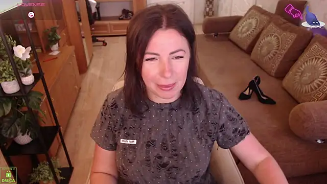 Snapshot of LauraClarck chatting on May 24, 2026, 6:02 am LauraClarck online show from May 24, 2026, 6:02 am