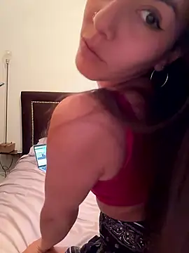 Snapshot of Bombuki chatting on December 4, 2024, 12:13 am Bombuki online show from December 4, 2024, 12:13 am