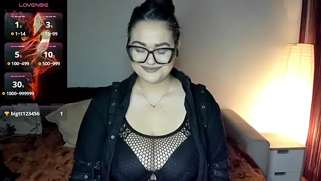 Snapshot of Laura_sinner chatting on November 17, 2025, 5:39 pm Laura sinner online show from November 17, 2025, 5:39 pm