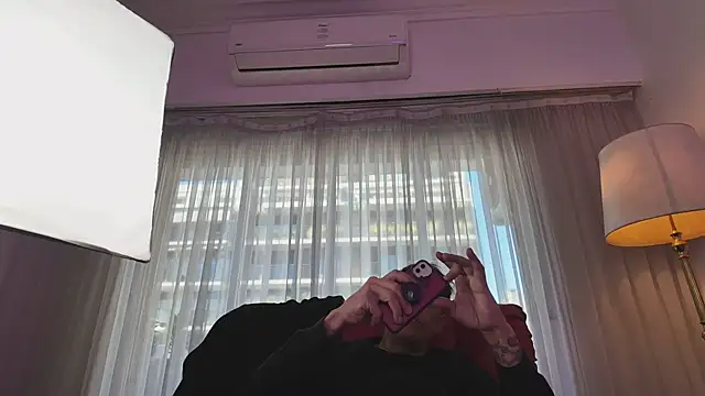Elnonoykeila77 online show from May 18, 2026, 4:34 pm