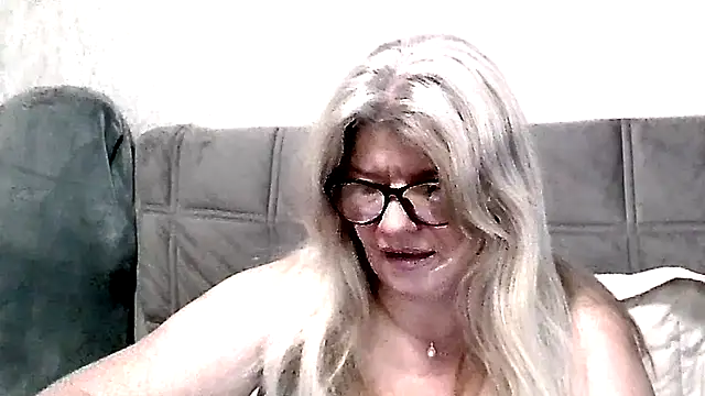 Diana 49 online show from April 25, 2026, 5:21 am