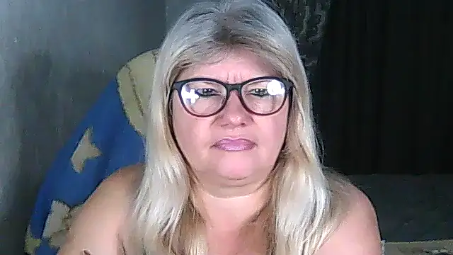 Snapshot of Diana_49 chatting on November 4, 2025, 8:40 am Diana 49 online show from November 4, 2025, 8:40 am