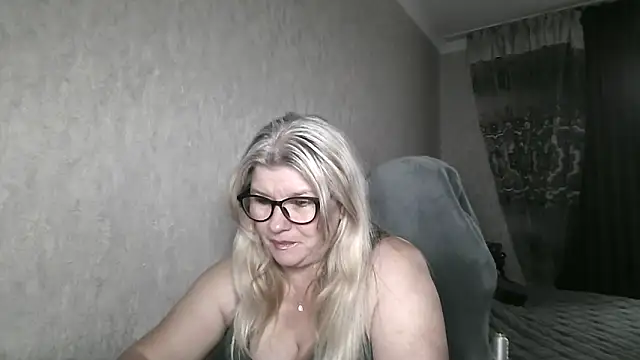 Snapshot of Diana_49 chatting on May 8, 2026, 7:56 am Diana 49 online show from May 8, 2026, 7:56 am