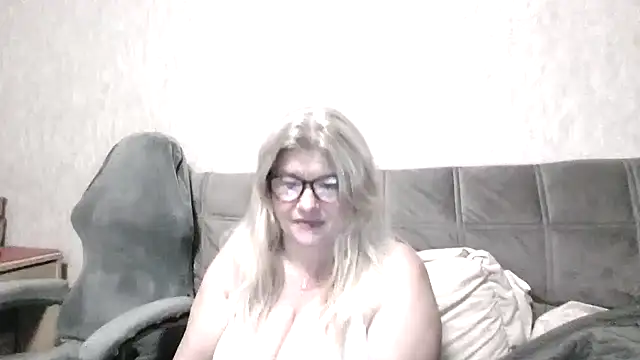 Snapshot of Diana_49 chatting on May 7, 2026, 7:06 pm Diana 49 online show from May 7, 2026, 7:06 pm