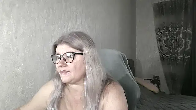 Snapshot of Diana_49 chatting on May 27, 2026, 7:38 am Diana 49 online show from May 27, 2026, 7:38 am