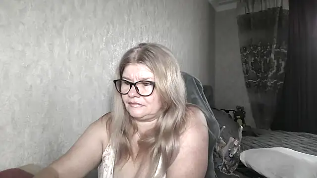 Snapshot of Diana_49 chatting on June 5, 2026, 7:36 am Diana 49 online show from June 5, 2026, 7:36 am