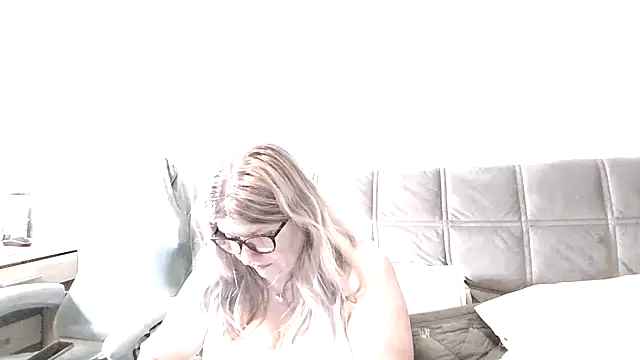 Snapshot of Diana_49 chatting on May 29, 2026, 2:56 pm Diana 49 online show from May 29, 2026, 2:56 pm