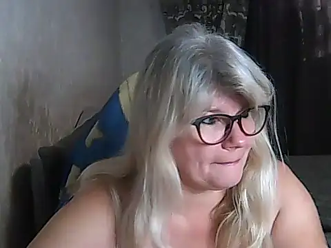 Snapshot of Diana_49 chatting on October 18, 2025, 9:22 am Diana 49 online show from October 18, 2025, 9:22 am