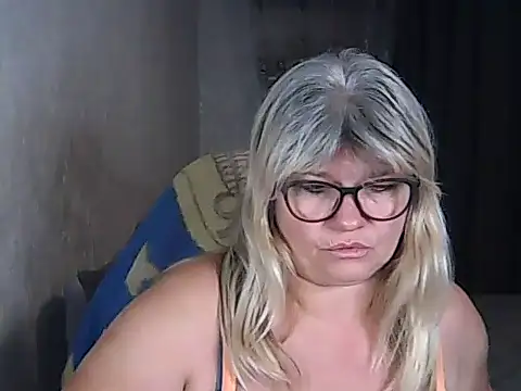 Snapshot of Diana_49 chatting on November 5, 2025, 5:27 pm Diana 49 online show from November 5, 2025, 5:27 pm