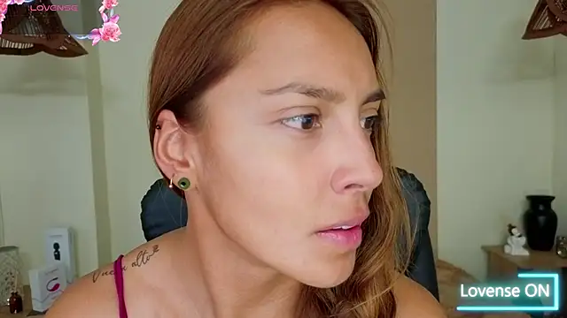 Snapshot of AnisiaFarina chatting on October 21, 2025, 11:20 am AnisiaFarina online show from October 21, 2025, 11:20 am