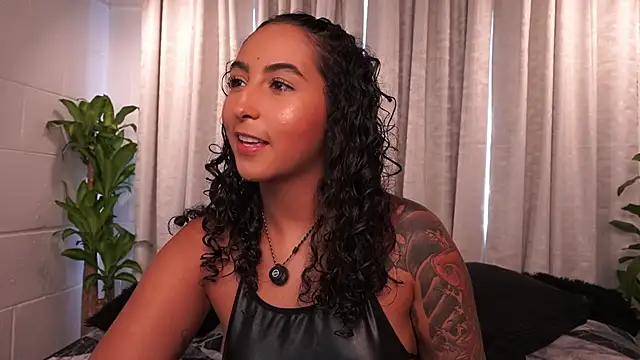 Snapshot of agatha_collins_ chatting on November 21, 2025, 7:24 pm agatha collins online show from November 21, 2025, 7:24 pm