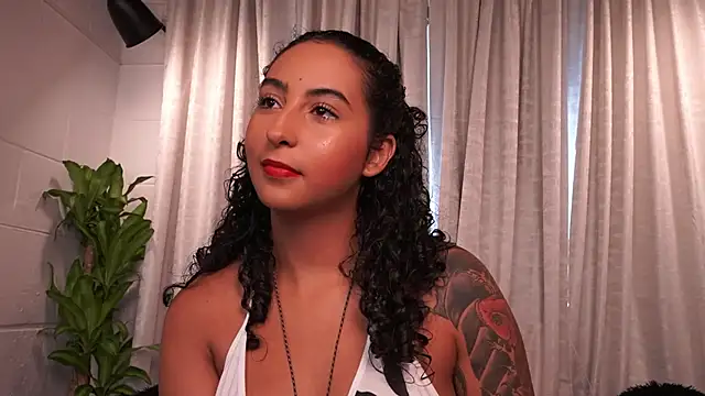 Snapshot of agatha_collins_ chatting on November 27, 2025, 7:36 pm agatha collins online show from November 27, 2025, 7:36 pm