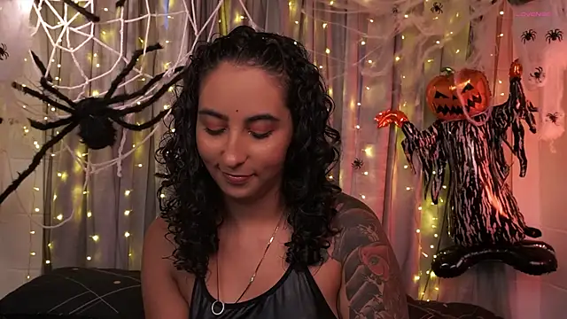 Snapshot of agatha_collins_ chatting on October 7, 2025, 7:15 pm agatha collins online show from October 7, 2025, 7:15 pm