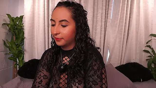 Snapshot of agatha_collins_ chatting on December 17, 2025, 7:30 pm agatha collins online show from December 17, 2025, 7:30 pm