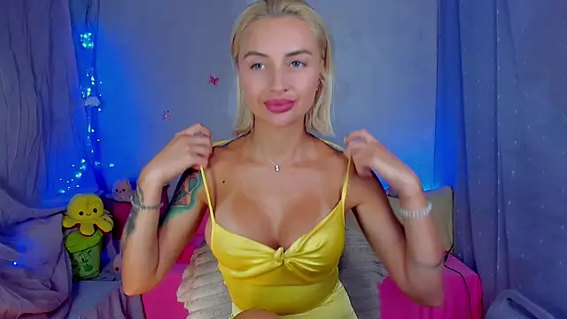 Snapshot of LickLizzy chatting on July 28, 2026, 8:52 pm LickLizzy online show from July 28, 2026, 8:52 pm