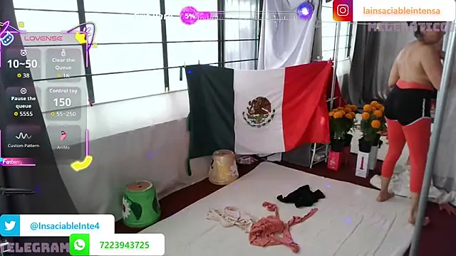 Snapshot of LaInsaciableIntensa chatting on November 1, 2025, 2:33 pm LaInsaciableIntensa online show from November 1, 2025, 2:33 pm