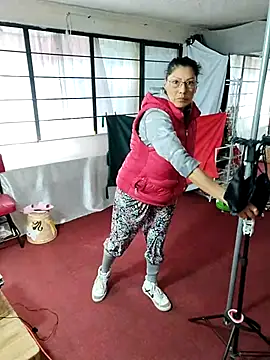 Snapshot of LaInsaciableIntensa chatting on November 10, 2025, 4:45 pm LaInsaciableIntensa online show from November 10, 2025, 4:45 pm