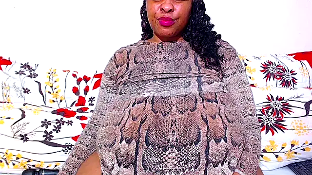 Snapshot of Ebonylovelyx chatting on October 10, 2025, 9:15 pm Ebonylovelyx online show from October 10, 2025, 9:15 pm