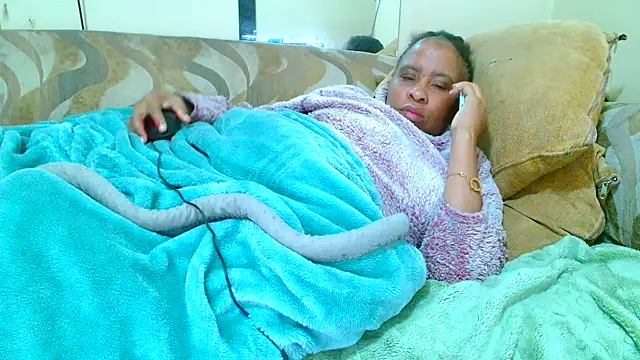 Ebonylovelyx online show from April 25, 2026, 4:15 am