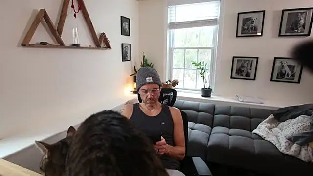 Snapshot of BradBronton chatting on February 17, 2026, 6:49 pm BradBronton online show from February 17, 2026, 6:49 pm