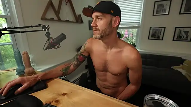 Snapshot of BradBronton chatting on May 25, 2026, 11:31 am BradBronton online show from May 25, 2026, 11:31 am
