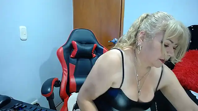 Snapshot of Ursulawhite69 chatting on June 21, 2026, 1:00 am Ursulawhite69 online show from June 21, 2026, 1:00 am