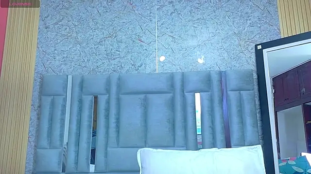 Snapshot of veronicaroose_ chatting on July 15, 2026, 1:18 pm veronicaroose online show from July 15, 2026, 1:18 pm