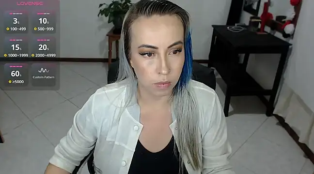 Snapshot of charlottezoe15 chatting on March 13, 2025, 1:10 am charlottezoe15 online show from March 13, 2025, 1:10 am