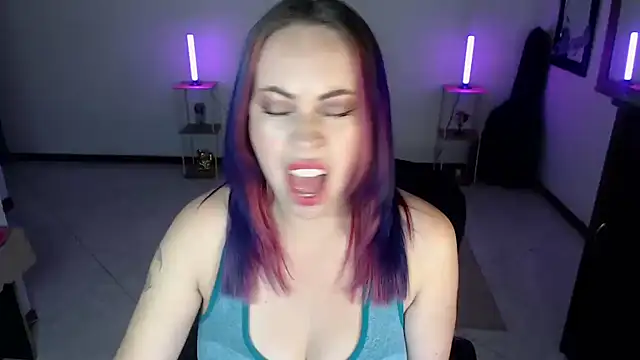 charlottezoe15 online show from March 19, 2026, 3:17 am