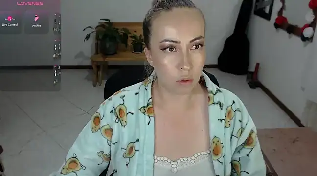 Snapshot of charlottezoe15 chatting on January 16, 2025, 2:09 am charlottezoe15 online show from January 16, 2025, 2:09 am