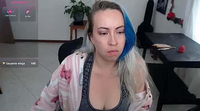Snapshot of charlottezoe15 chatting on March 6, 2025, 7:10 pm charlottezoe15 online show from March 6, 2025, 7:10 pm