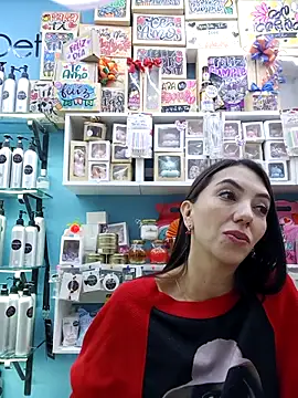 LunaZambrano online show from October 27, 2025, 4:52 pm