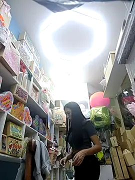 LunaZambrano online show from November 11, 2025, 7:08 pm