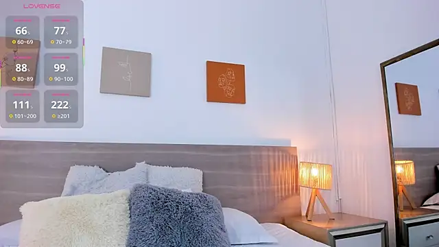 aisha vs online show from October 29, 2025, 1:21 pm