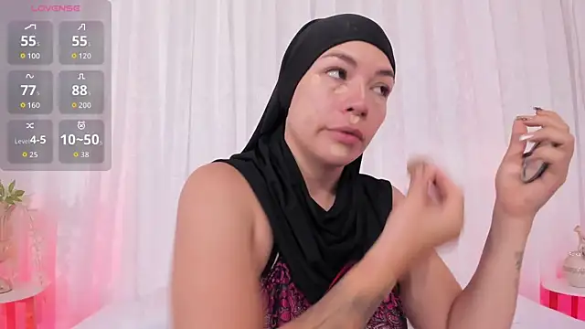 aisha vs online show from April 25, 2026, 1:41 pm