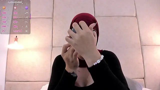 aisha vs online show from October 24, 2025, 4:50 pm