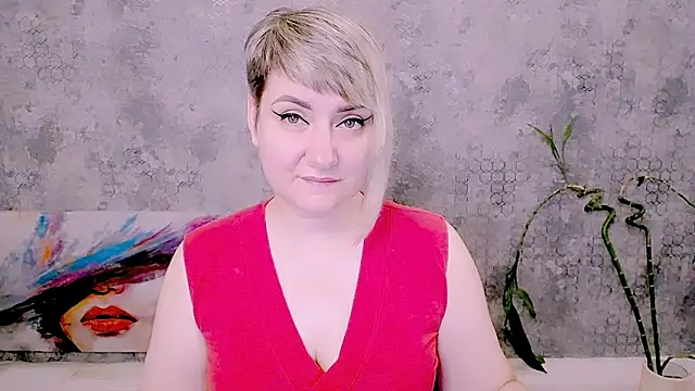 Snapshot of Djullia chatting on June 19, 2026, 6:08 am Djullia online show from June 19, 2026, 6:08 am