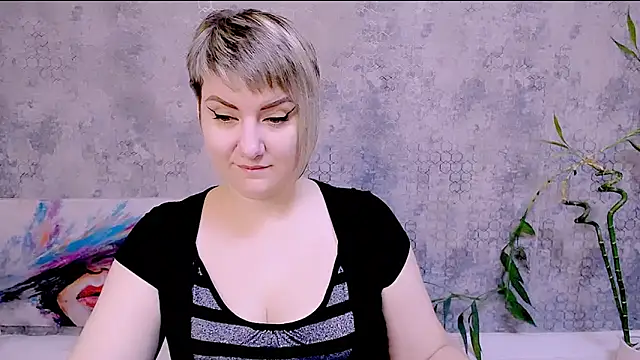 Djullia online show from October 26, 2025, 6:14 am