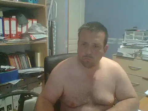 Snapshot of manubm03 chatting on May 17, 2026, 6:24 am manubm03 online show from May 17, 2026, 6:24 am
