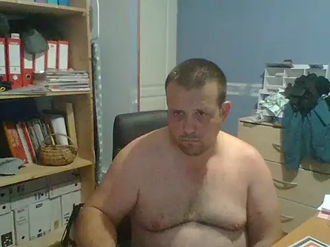 Snapshot of manubm03 chatting on June 27, 2026, 5:41 pm manubm03 online show from June 27, 2026, 5:41 pm