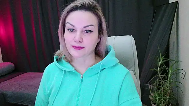 Snapshot of MishaMILF chatting on March 2, 2025, 7:43 am MishaMILF online show from March 2, 2025, 7:43 am