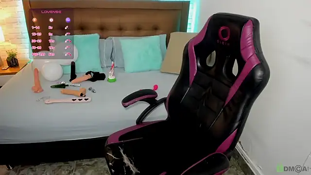 Snapshot of mila_katts chatting on November 11, 2025, 3:45 am mila katts online show from November 11, 2025, 3:45 am