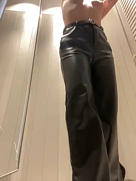 Snapshot of KrisMagnoly chatting on March 8, 2026, 4:21 pm KrisMagnoly online show from March 8, 2026, 4:21 pm