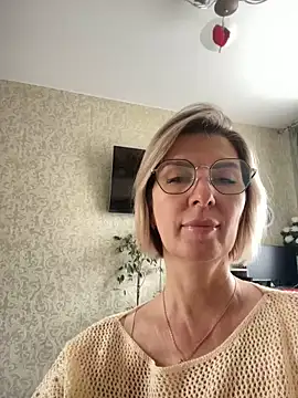 Snapshot of sensualEmilia chatting on June 15, 2026, 7:08 am sensualEmilia online show from June 15, 2026, 7:08 am