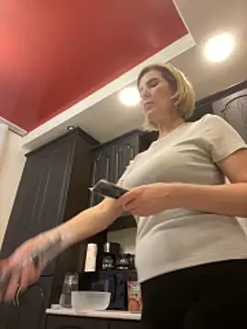 Snapshot of sensualEmilia chatting on February 26, 2026, 2:06 pm sensualEmilia online show from February 26, 2026, 2:06 pm