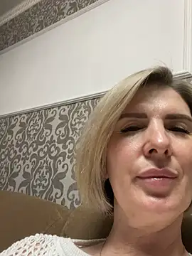 Snapshot of sensualEmilia chatting on June 7, 2026, 4:45 pm sensualEmilia online show from June 7, 2026, 4:45 pm