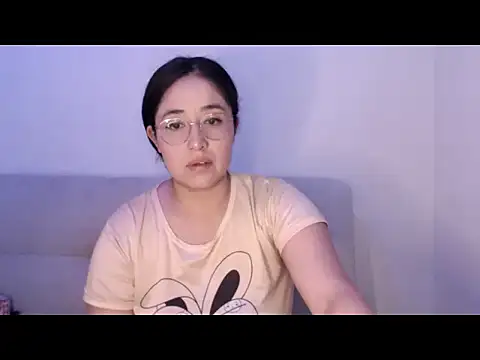 YummymeowW online show from May 17, 2026, 3:39 am